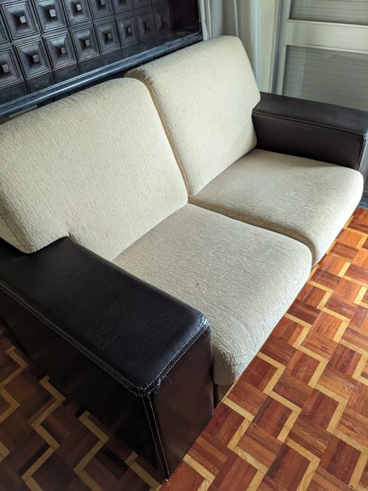 Sofá de sala em pele