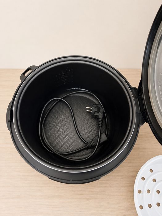 Мультиварка Rotex RMC505-B, 5 л, 900 Вт