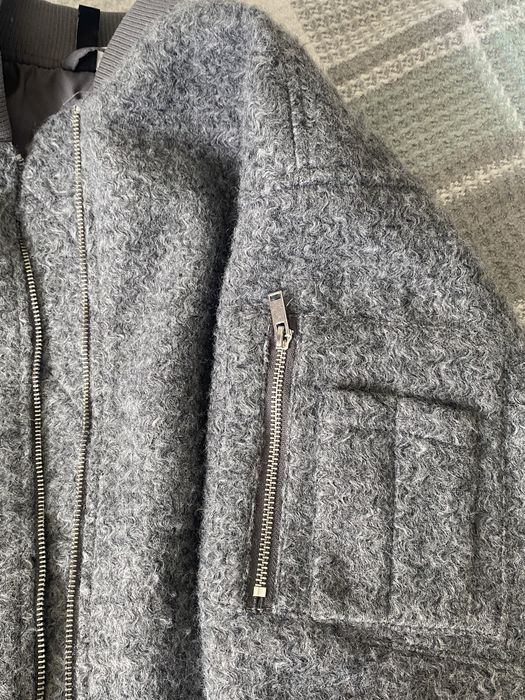 Бомбер H&M в букле