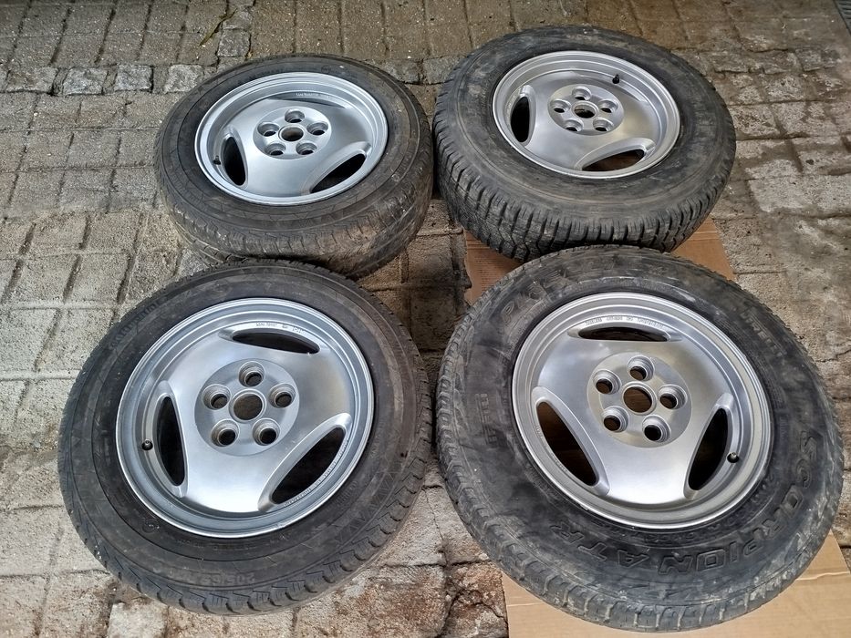 4 Jantes com pneus usados Discovery TD5 ou Range Rover P38 5X120