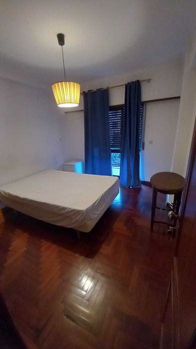 Quarto com varanda para Arrendar QUELUZ-BELAS