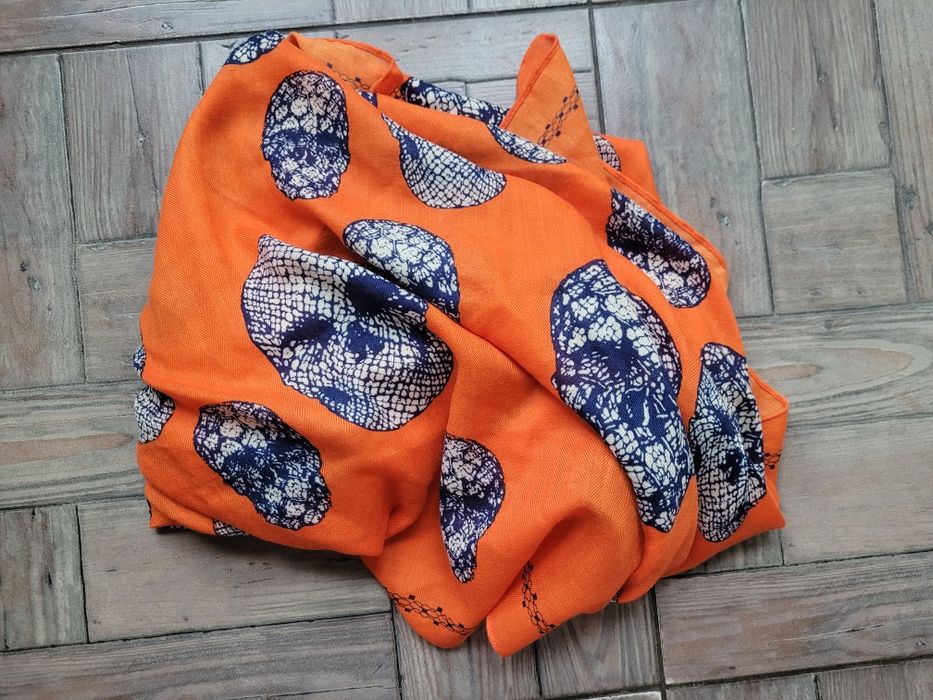 Chusta Alexander McQueen 125x125cm czaszki czysta moto hobby