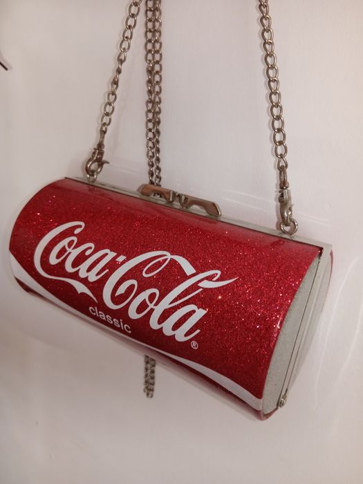 Clutch Coca-Cola