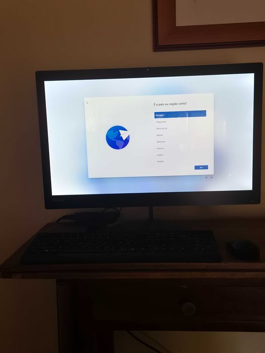 Lenovo Desktop  Thinkcentre X1 All in one Ultra fino com teclado e Rato.