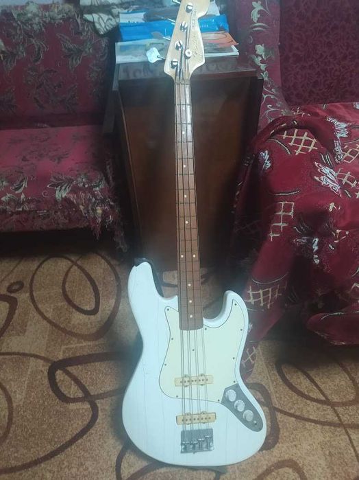 продам гітару fender jazz bass