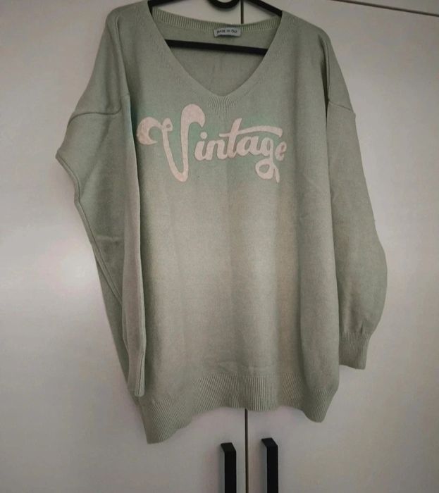 Sweter z dekoltem w serek wiskoza