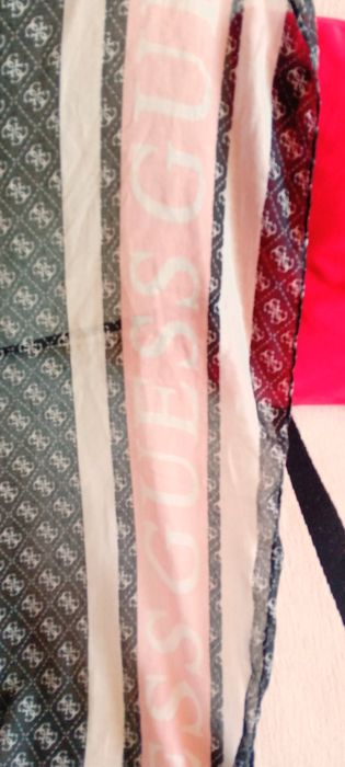 Chusta guess 140na140cm