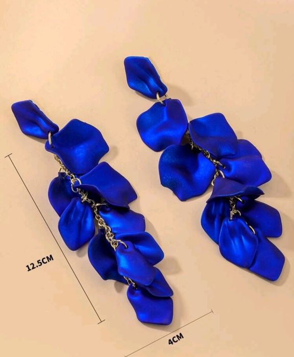 Kolczyki długie wiszące płatki akrylowe czarne