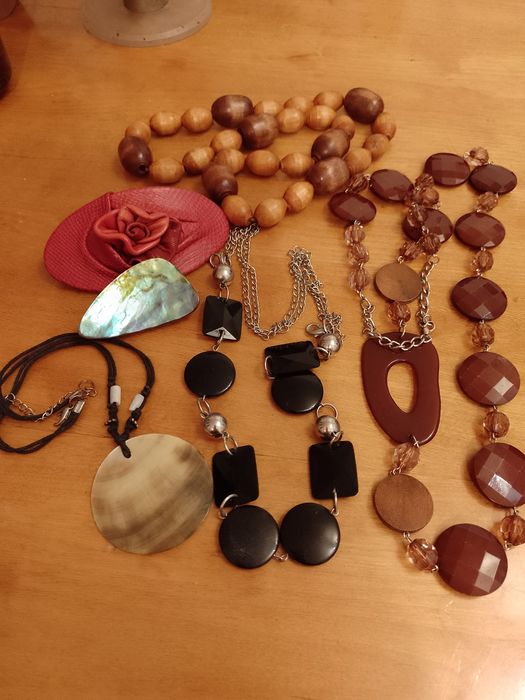 Korale,naszyjniki z PRL.