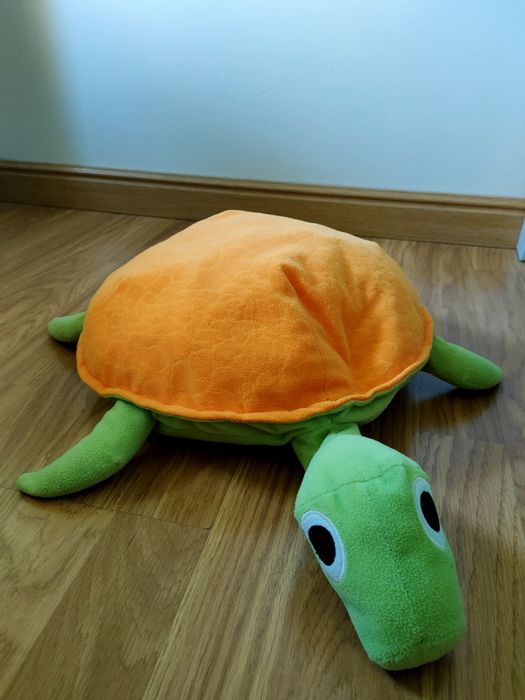 Turtle-shaped cushion