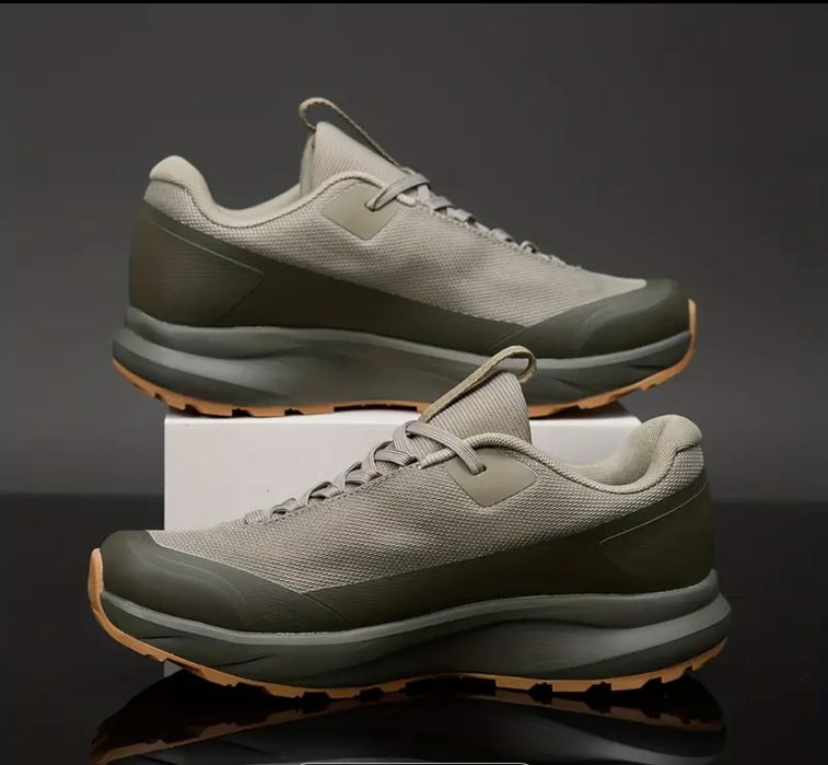 Кросівки туристичні