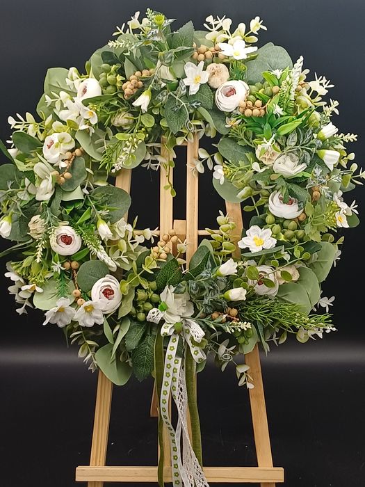 Duży wianek na drzwi