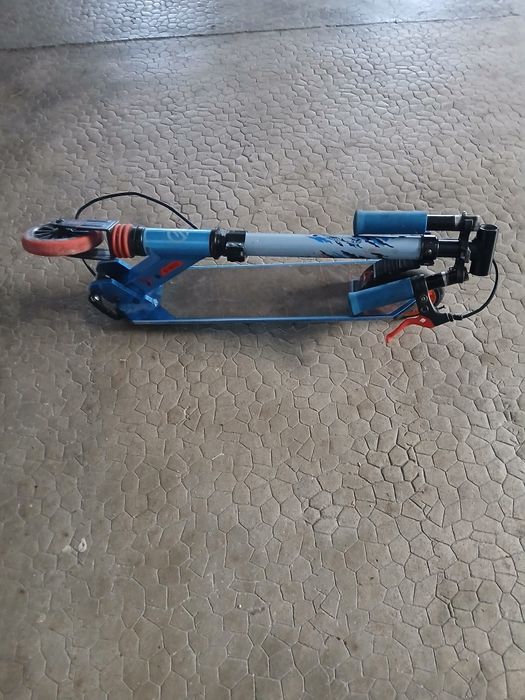 suporte piano,  trotinete de criança