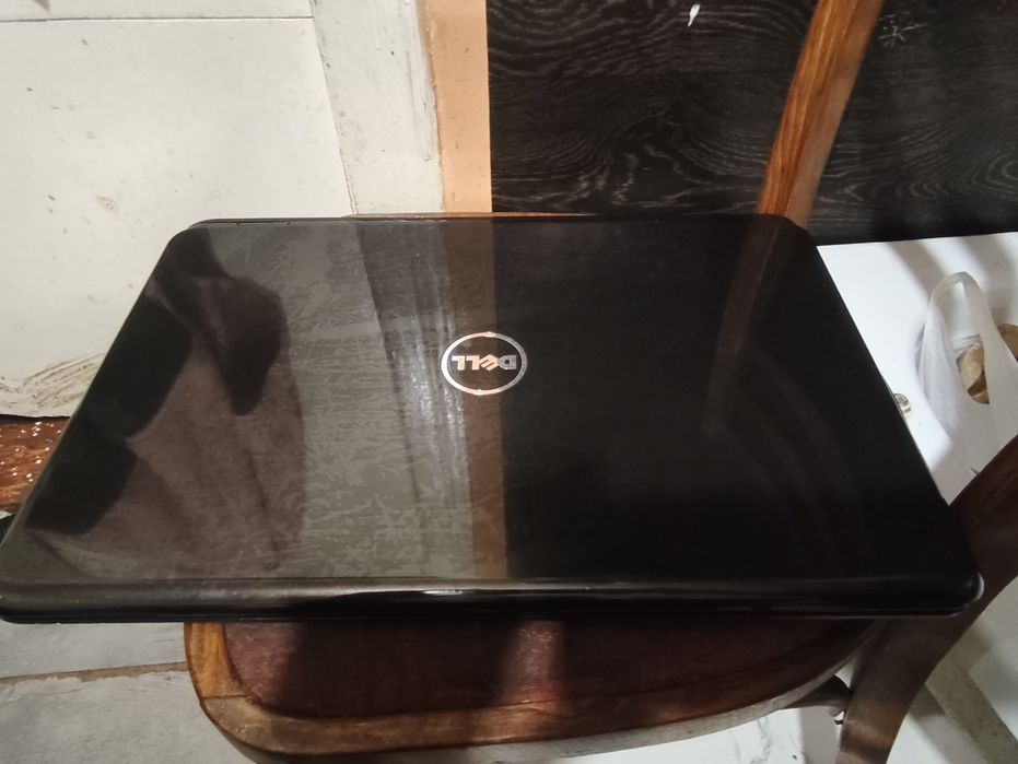 Ноутбук Dell екран 17.3