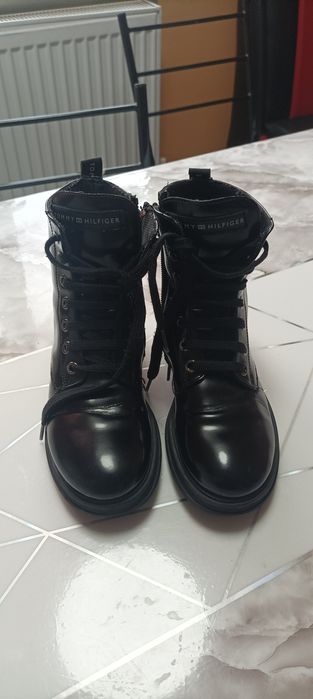 Продам взуття на дівчинку