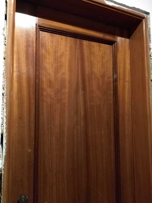 Portas em madeira maciça em bom estado