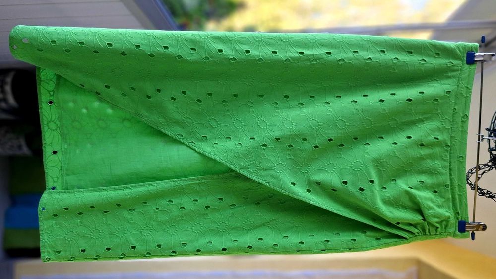 Bawełniana zielona haftowana spódnica ASOS Design