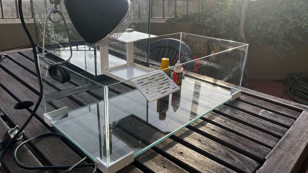 Aquários para peixes ou répteis, tartarugueira e equipamento
