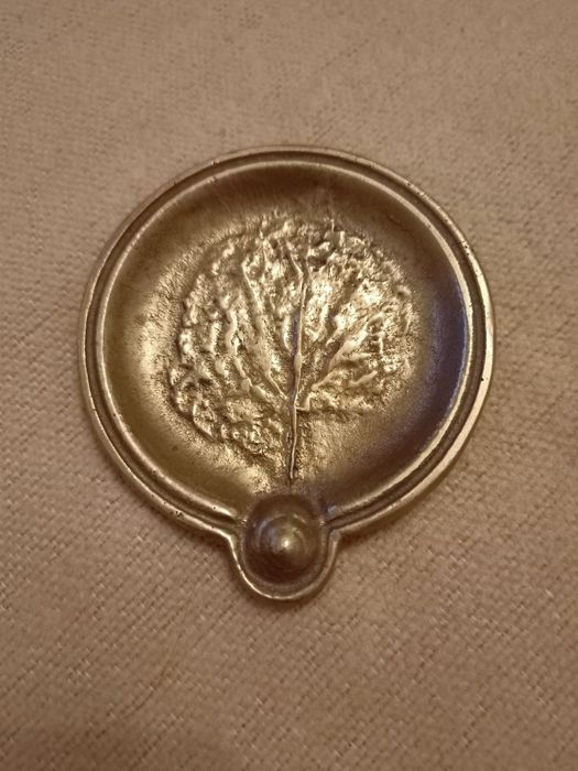 Mosiężna Popielniczka warto !!