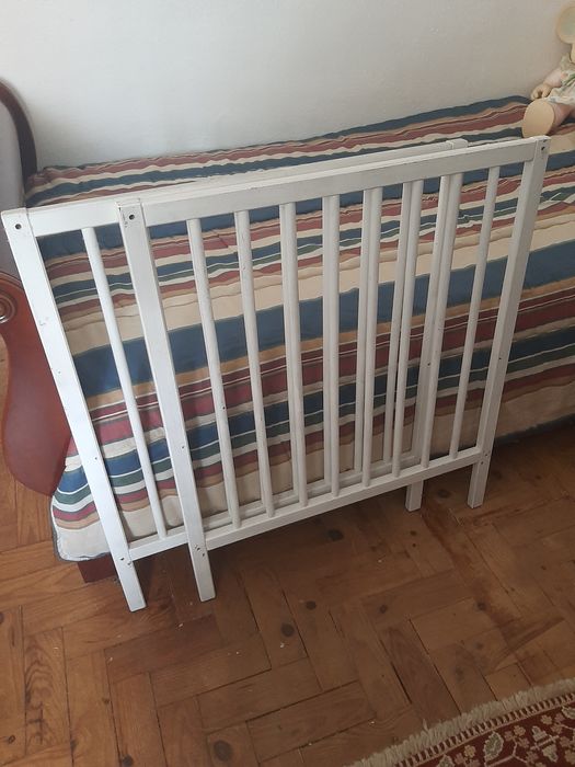 Cama  /  BERÇO  cor Branca para  Bebé