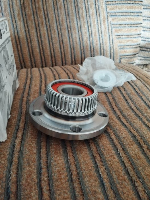 Підшипник маточини задньої vw Golf 4, Bora 98-05, Oktavia 97-10