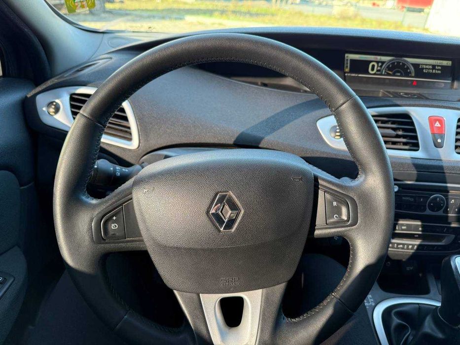 Renault Grand Scénic 3 2010 год 2.0 бензин