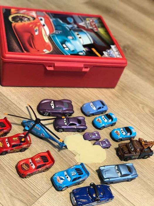 Наша коллекция Тачки Cars Disney Pixar 17 машинок и кейс