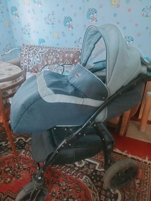 Продається дуже зручна дитяча коляска
