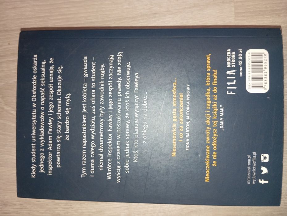 Książka "mroczna prawda" Cara Hunter