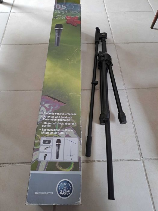 Tripê e microfone AKG431153201221488642