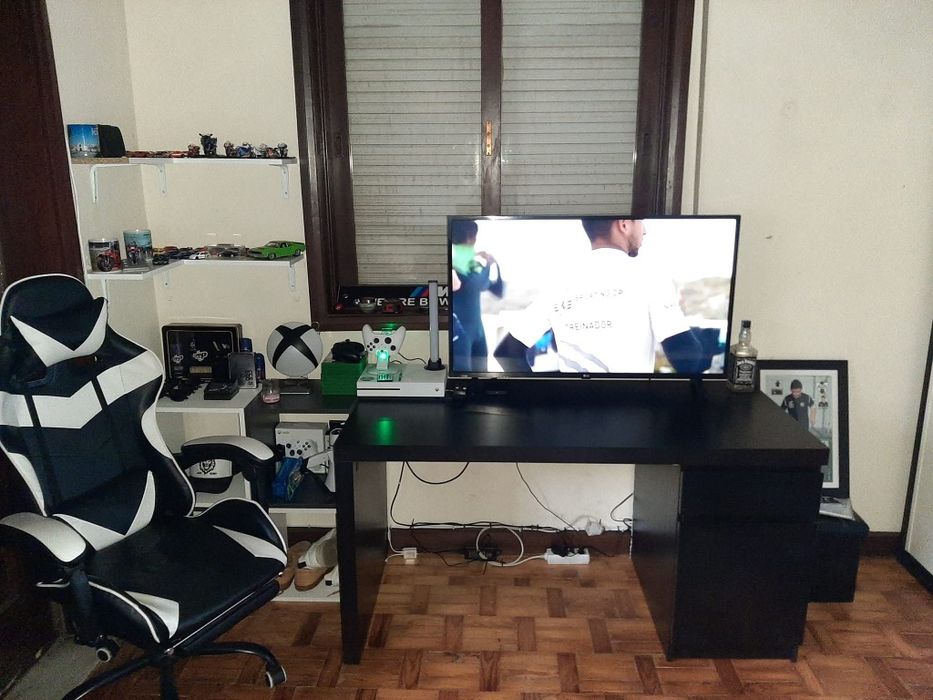 Secretaria ikea preta
