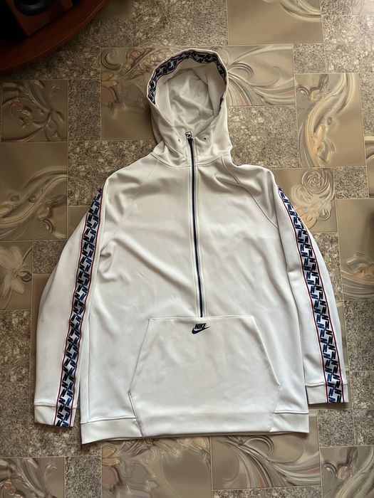 Продам полузипку Nike