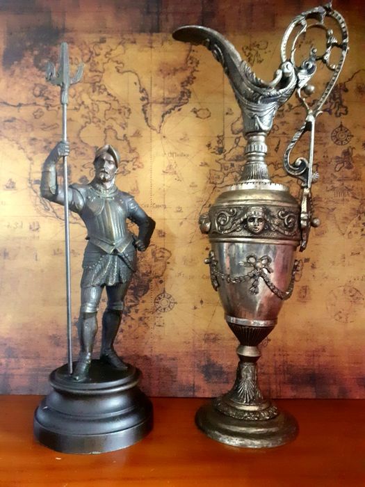 Conjunto 2 artigos Cavaleiro Alabarda + Ânfora antiga Bronze