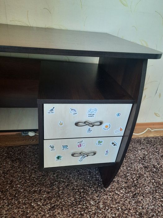 Стіл письмовий з шухлядками