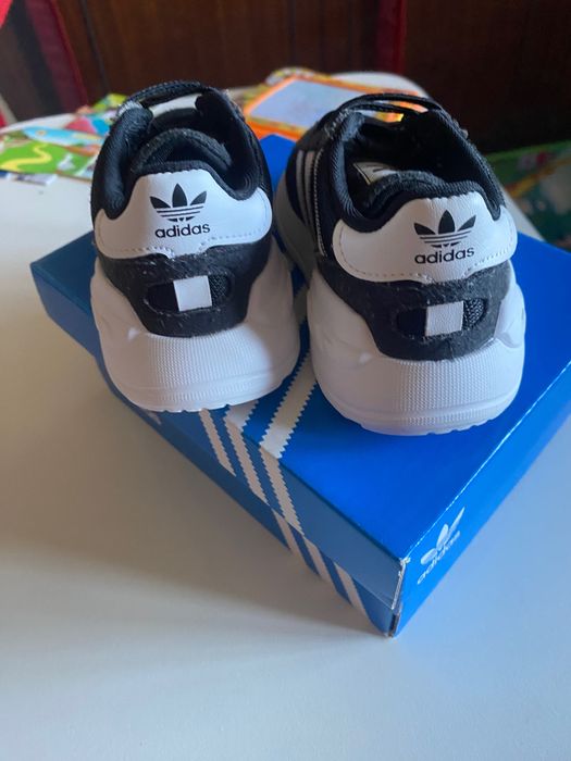 Дитячі кросівки adidas