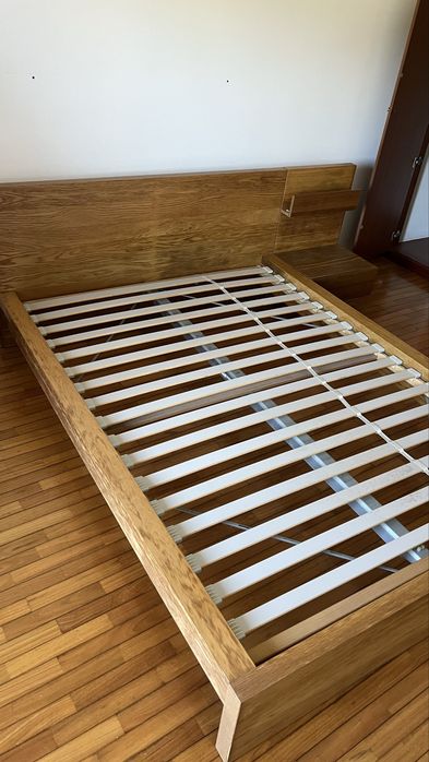 Cama, mesinha de cabeceira e estrado ikea malm