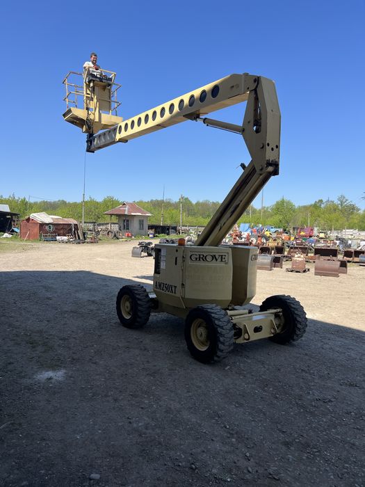 Колінчатий підйомник GROVE AMZ50XT