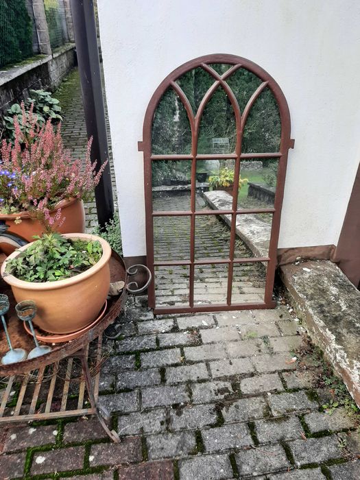 okno żeliwne z lustrami