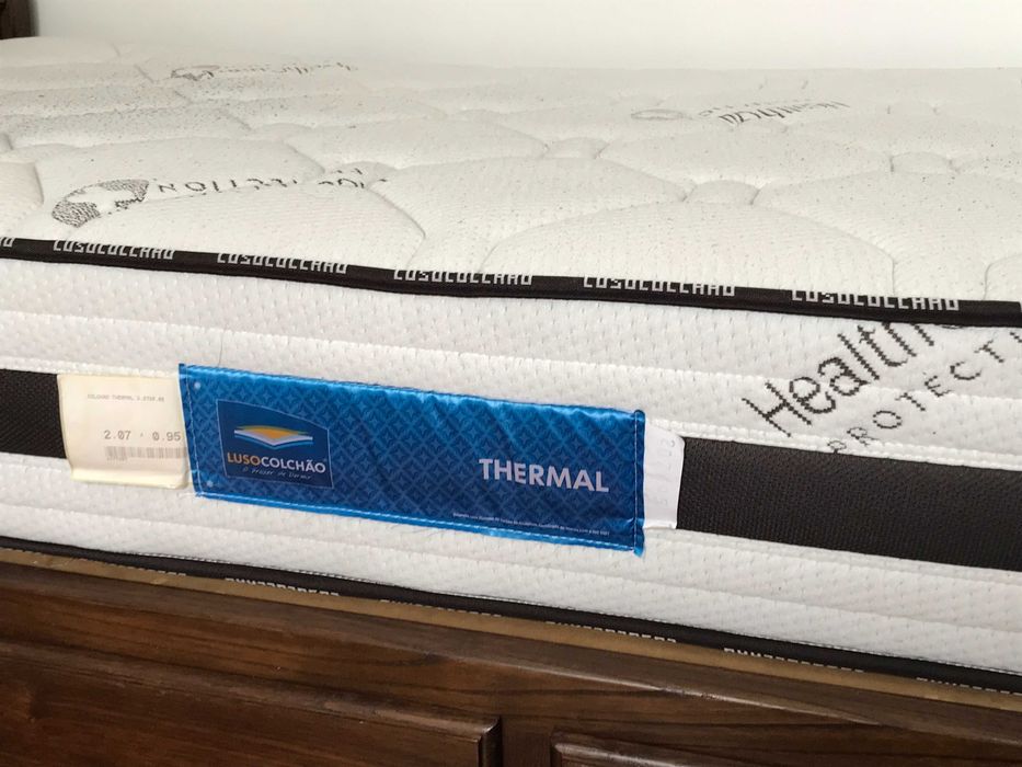 Cama de solteiro com colchão e mesa de cabeceira + oferta (NOVO PREÇO)