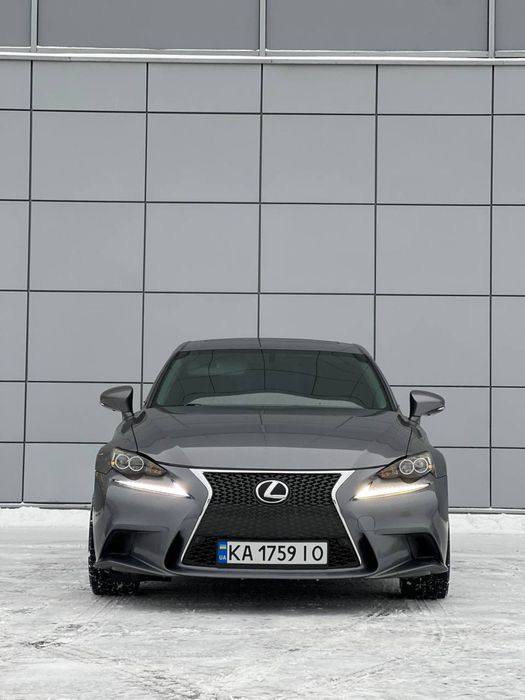 Автомобіль lexus is