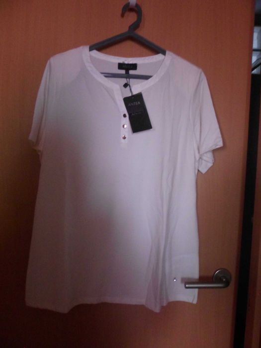 T - Shirt nova com etiqueta da marca Antea para mulher