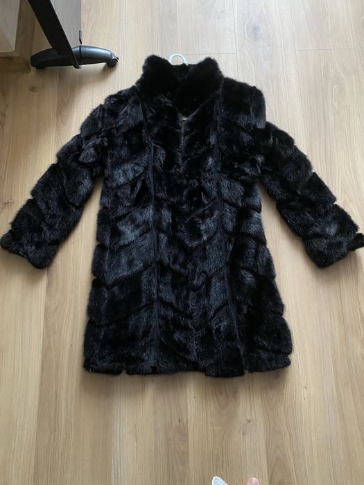 Норкова шубка чорного кольору