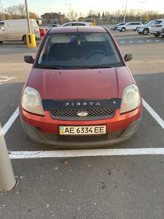 Продам семейный Ford Fiesta 2007