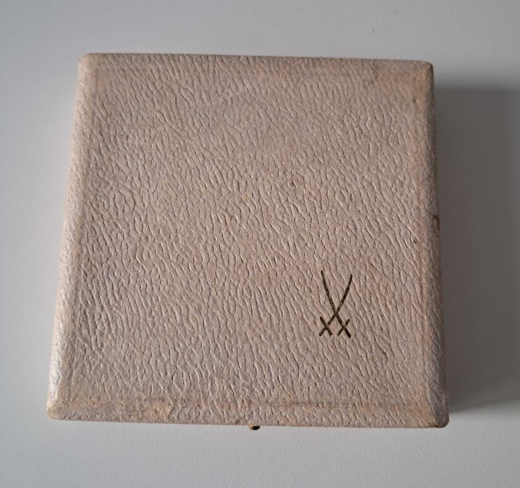 Meissen\ MIŚNIA medal porcelana