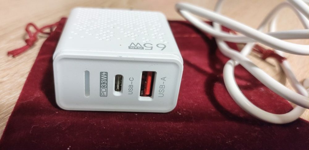 Carregador para telemóvel e tablets novo!
