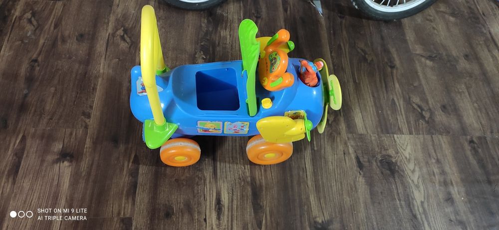 Машинка  сиди и лети