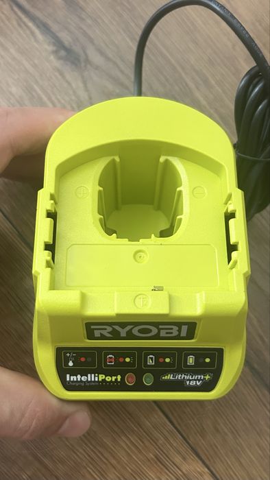 ladowarka Ryobi RC18120