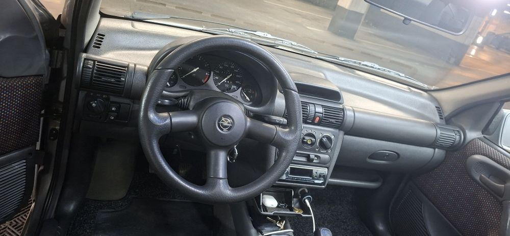 Opel corsa 1.4 SI
