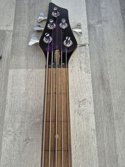 Gitara basowa fretless