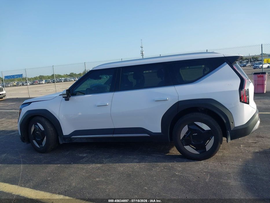 В дорозі на розбірку Kia EV9 wind